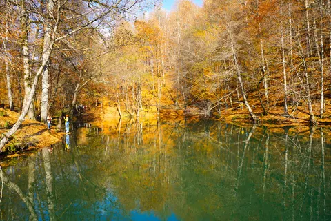 والپیپر دریاچه پاییزی با کیفیت 4K · autumn · 3840×2561