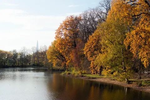 Autumn Lake 4K Wallpaper · autumn · 3840×2560