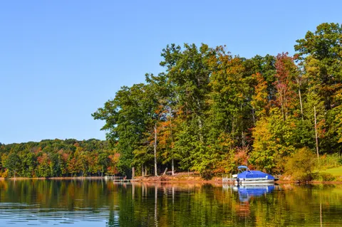 والپیپر دریاچه پاییزی با کیفیت 4K · autumn · 3840×2553