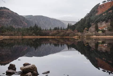Autumn Lake 4K Wallpaper · autumn · 3840×2563