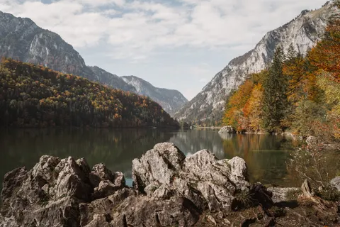 والپیپر دریاچه پاییزی با کیفیت 4K · autumn · 3840×2562