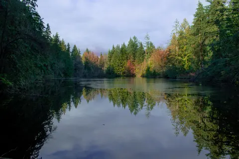 والپیپر دریاچه پاییزی با کیفیت 4K · autumn · 3840×2560