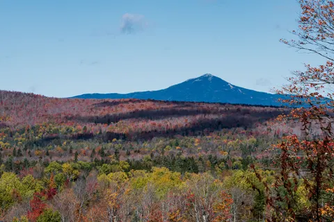 Autumn Mountains 4K Wallpaper · autumn · 3840×2560