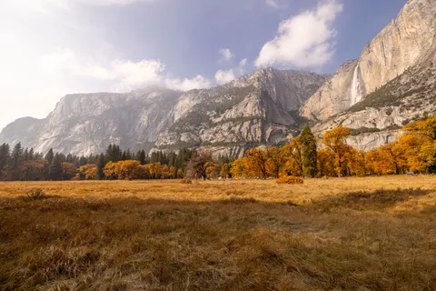 Autumn Mountains 4K Wallpaper · autumn · 3840×2561