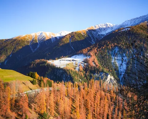 Autumn Mountains 4K Wallpaper · autumn · 3840×3073