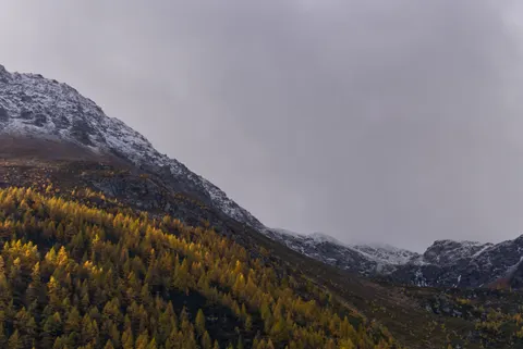 Papel de parede Montanhas de outono 4K · autumn · 3840×2565