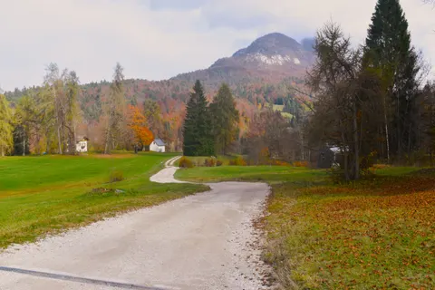 Autumn Mountains 4K Wallpaper · autumn · 3840×2560