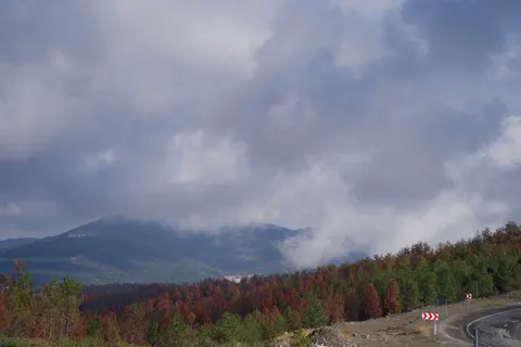 Autumn Mountains 4K Wallpaper · autumn · 3840×2560