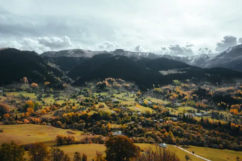 Autumn Mountains 4K Wallpaper · autumn · 3840×2560