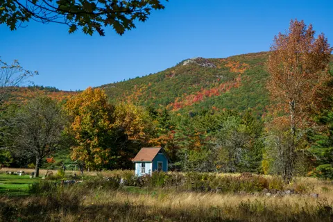 Autumn Mountains 4K Wallpaper · autumn · 3840×2560