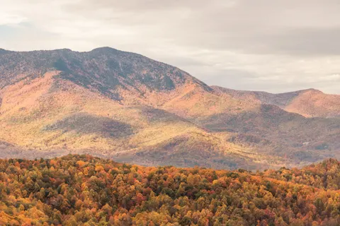 Autumn Mountains 4K Wallpaper · autumn · 3840×2560