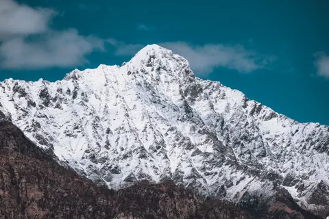 Fond d'écran Sommet enneigé 4K · mountains · 3840×2560