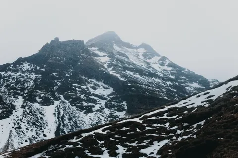 Snowy Mountain Peak 4K Wallpaper · mountains · 3840×2560