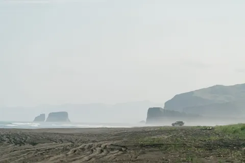Black Sand Beach 4K Wallpaper · travel · 3840×2561