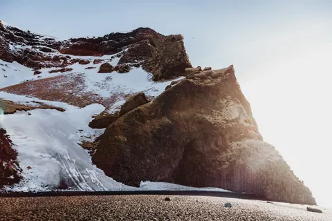 خلفية شاطئ الرمال السوداء بدقة 4K · travel · 3840×2560