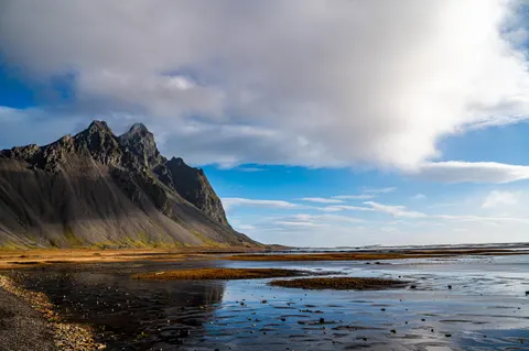 Schwarzer Sandstrand 4K Hintergrundbild · travel · 3840×2555
