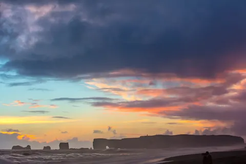 黑沙滩 4K壁纸 · travel · 3840×2558