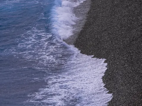 Sfondo Spiaggia di sabbia nera 4K · travel · 3840×2880