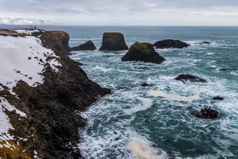 Sfondo Spiaggia di sabbia nera 4K · travel · 3840×2564