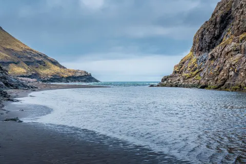 Black Sand Beach 4K Wallpaper · travel · 3840×2560