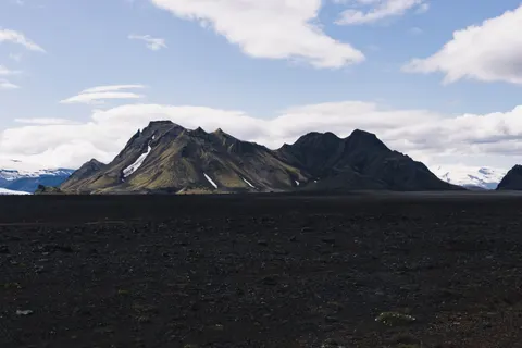Black Sand Beach 4K Wallpaper · travel · 3840×2560