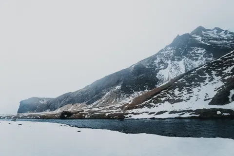 黑沙滩 4K壁纸 · travel · 3840×2560