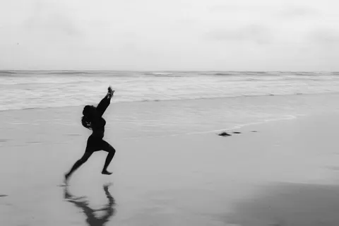 Black Sand Beach 4K Wallpaper · travel · 3840×2563