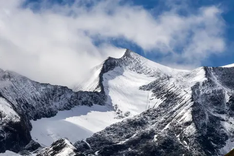 설산 봉우리 4K 배경화면 · mountains · 3840×2560