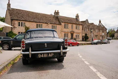 Classic Car 4K Wallpaper · cars · 3840×2560