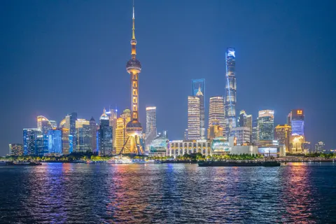 خلفية شنغهاي ليلاً بدقة 4K · city · 3840×2560