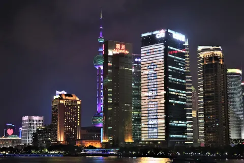 Shanghai bei Nacht 4K Hintergrundbild · city · 3840×2560