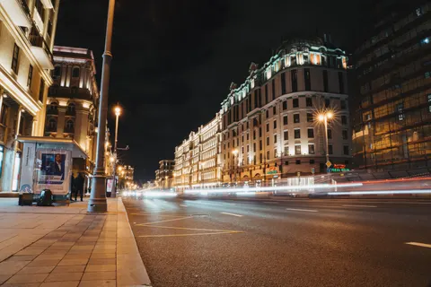 रात में कार 4K वॉलपेपर · cars · 3840×2560