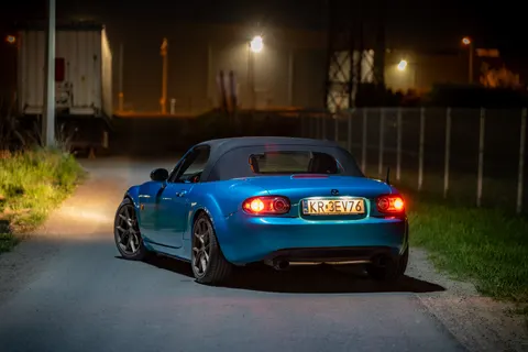 夜色車影 4K桌布 · cars · 3840×2560