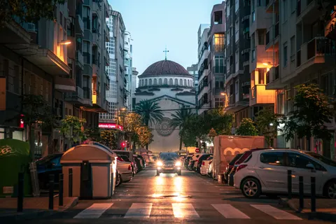 خلفية سيارة ليلاً بدقة 4K · cars · 3840×2560