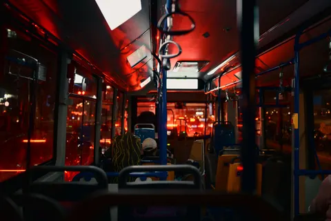 Auto bei Nacht 4K Hintergrundbild · cars · 3840×2560