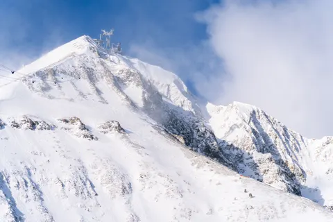 Papel de parede Pico nevado 4K · mountains · 3840×2560