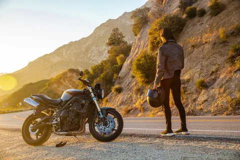 والپیپر موتورسیکلت با کیفیت 4K · cars · 3840×2560