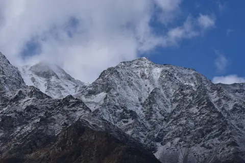 Fond d'écran Sommet enneigé 4K · mountains · 3840×2560