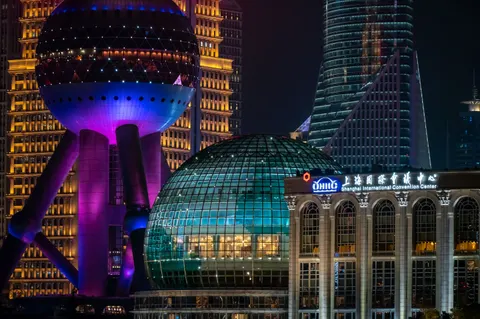 Shanghai bei Nacht 4K Hintergrundbild · city · 3840×2555