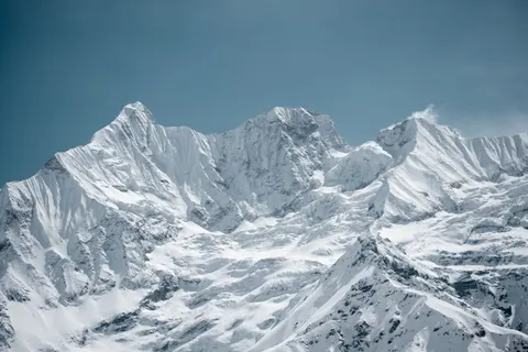 Fond d'écran Sommet enneigé 4K · mountains · 3840×2560