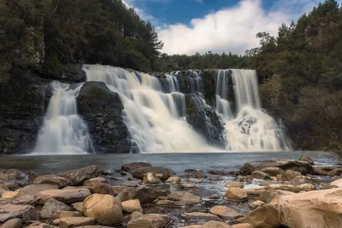 Fond d'écran Cascade soyeuse 4K · waterfall · 3840×2560
