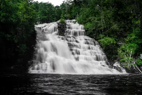 خلفية شلال حريري بدقة 4K · waterfall · 3840×2560