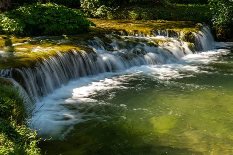 Wallpaper Air terjun lembut 4K · waterfall · 3840×2562