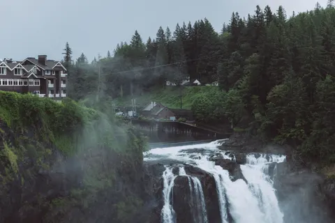 Uçurum Şelalesi 4K Duvar Kağıdı · waterfall · 3840×2560