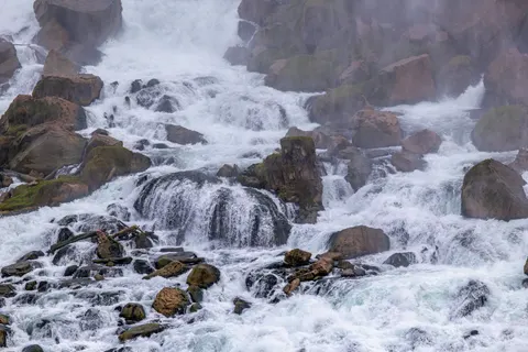 خلفية شلال الجرف بدقة 4K · waterfall · 3840×2561