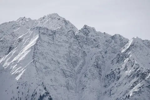 Snowy Mountain Peak 4K Wallpaper · mountains · 3840×2560