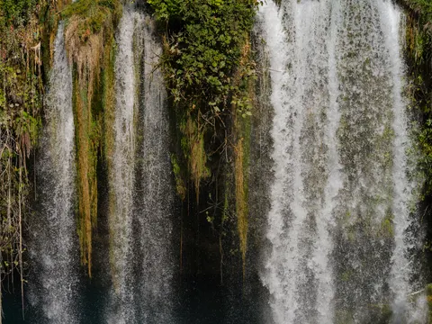 Sfondo Cascata nel bosco 4K · waterfall · 3840×2880