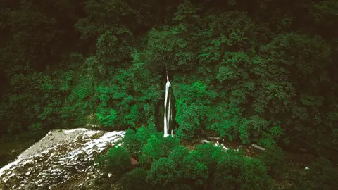 Orman Şelalesi 4K Duvar Kağıdı · waterfall · 3840×2160