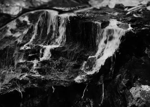 Orman Şelalesi 4K Duvar Kağıdı · waterfall · 3840×2743