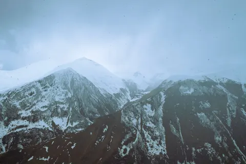 Обои Заснеженная вершина 4K · mountains · 3840×2560